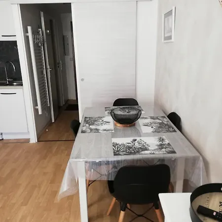 Avec Balcon Au Centre De Saint-lary