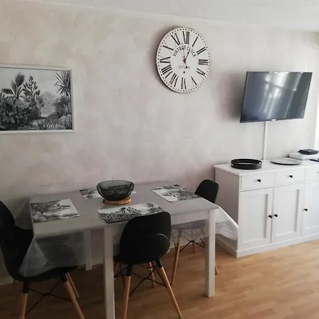 Apartment Avec Balcon Au Centre De Saint-lary *