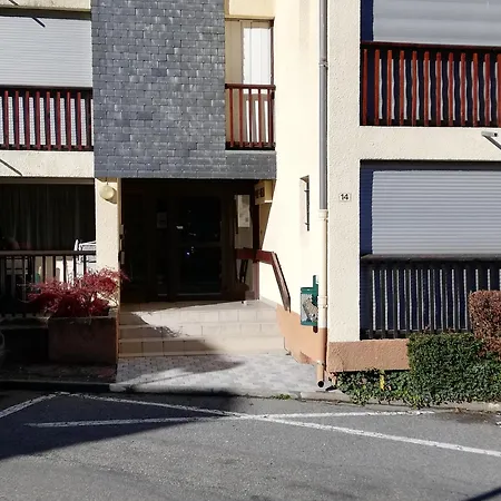 Avec Balcon Au Centre De Saint-lary