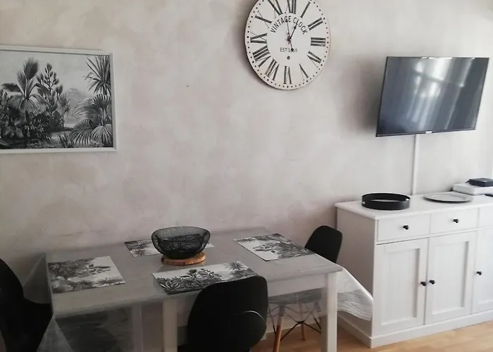 Avec Balcon Au Centre De Saint-lary Lejlighed *