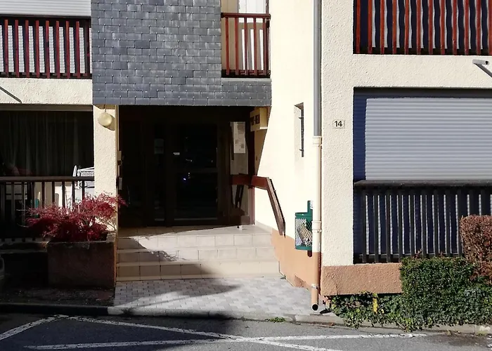 Avec Balcon Au Centre De Saint-lary