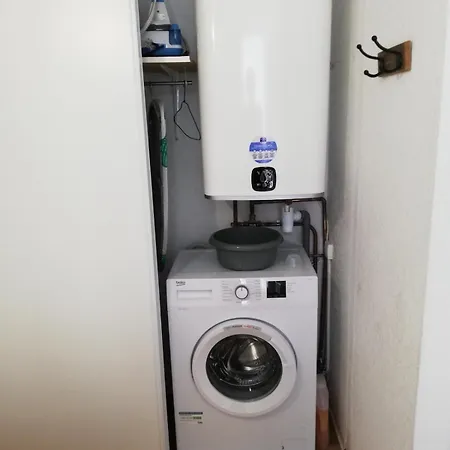 Avec Balcon Au Centre De Saint-lary