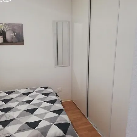 Avec Balcon Au Centre De Saint-lary Apartament *