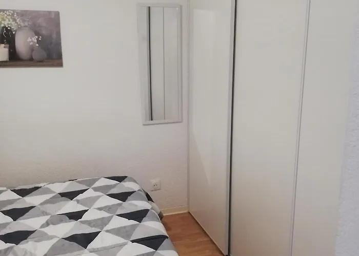 Avec Balcon Au Centre De Saint-lary Apartamento *